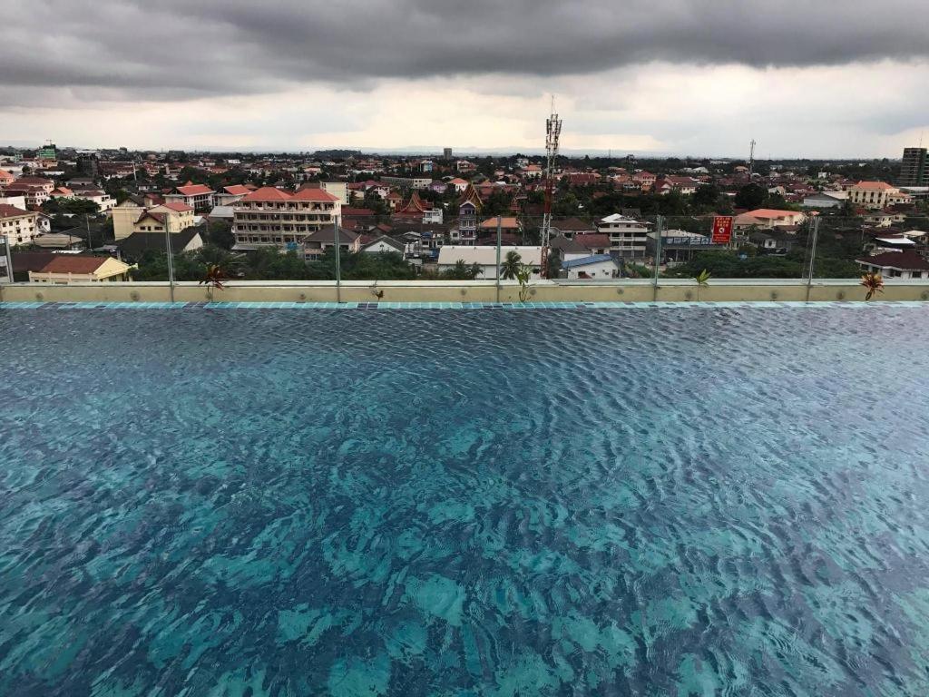 Sky City Hotel Vientiane Exteriör bild